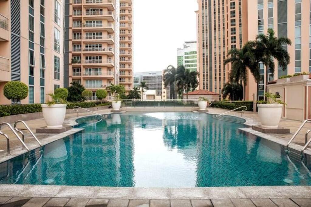 Cozy 2-Bedroom In The Venice Luxury Residences Manila Exterior photo