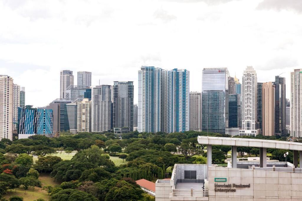 Cozy 2-Bedroom In The Venice Luxury Residences Manila Exterior photo