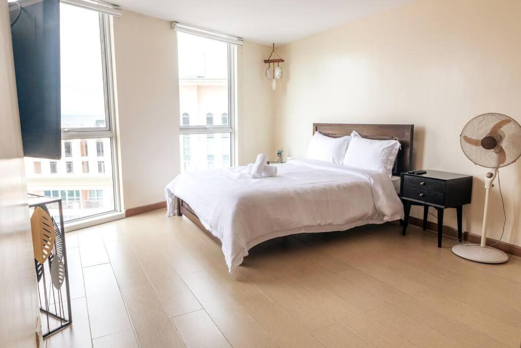 Cozy 2-Bedroom In The Venice Luxury Residences Manila Exterior photo