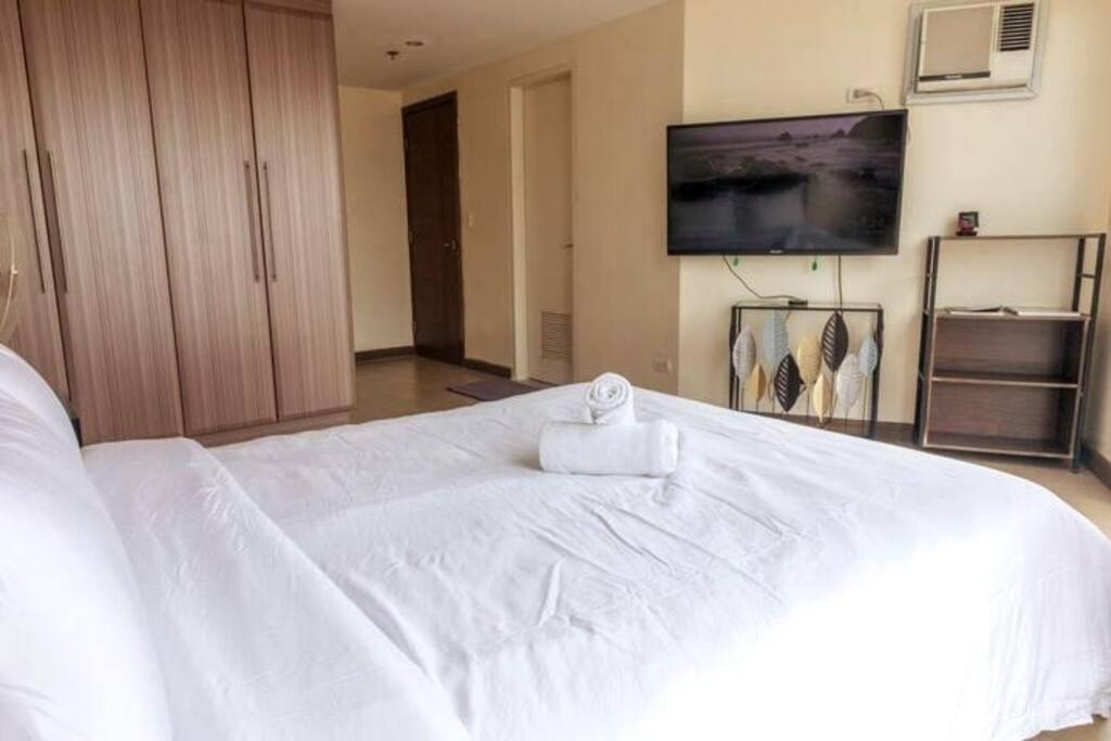 Cozy 2-Bedroom In The Venice Luxury Residences Manila Exterior photo