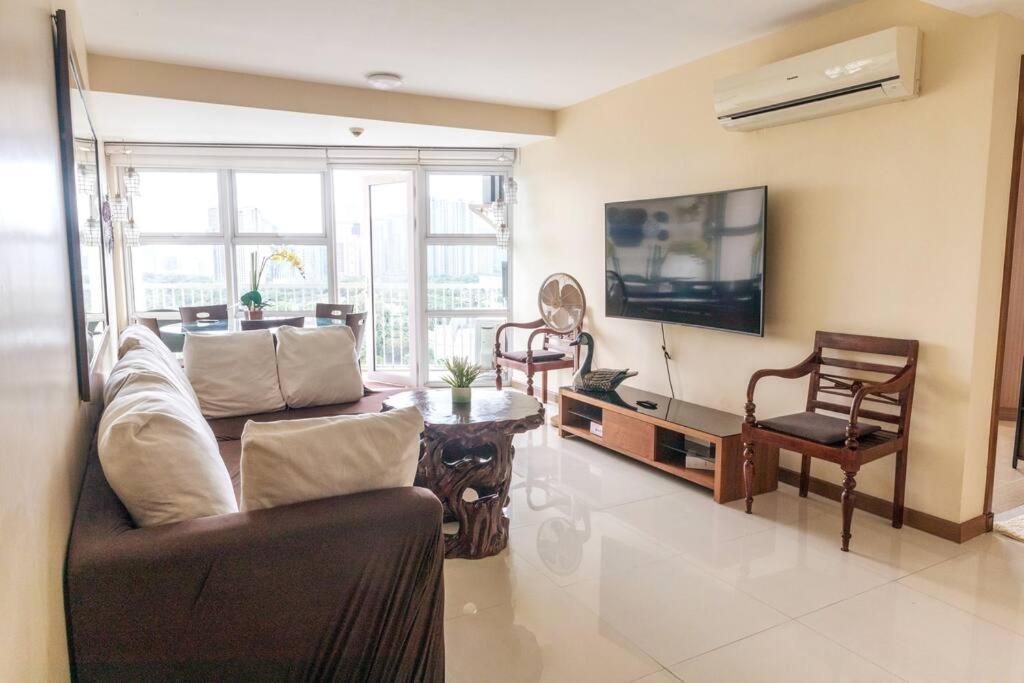 Cozy 2-Bedroom In The Venice Luxury Residences Manila Exterior photo
