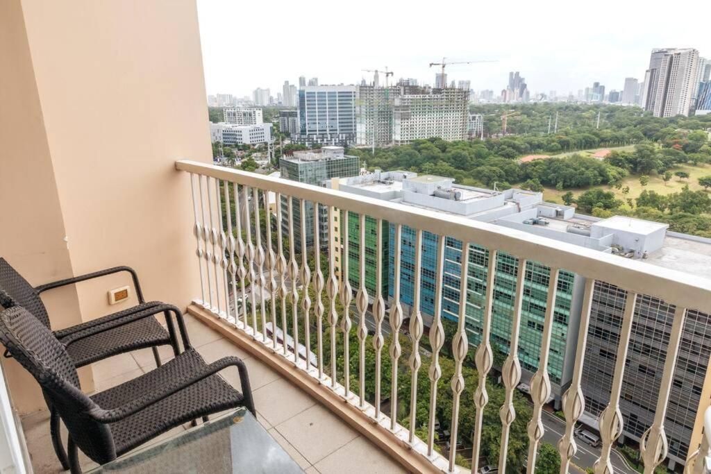 Cozy 2-Bedroom In The Venice Luxury Residences Manila Exterior photo